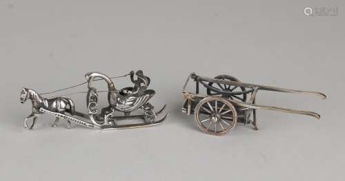 2 Zilveren miniaturen, slee zwaan en kar