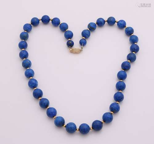 Collier van lapis lazuli met gouden slot