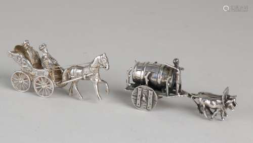 2 Zilveren miniaturen, koets paard, kar koeien