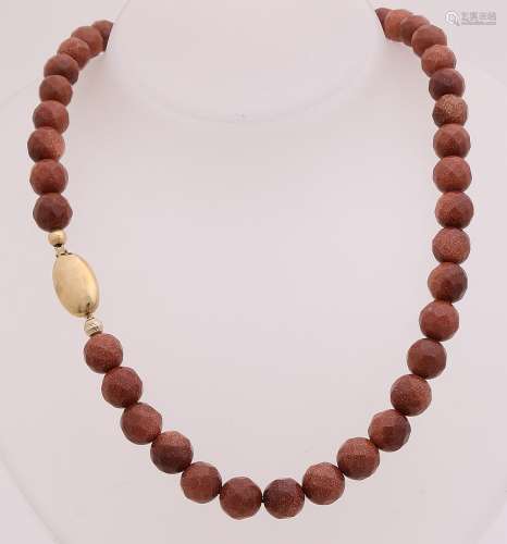 Collier met goudsteen