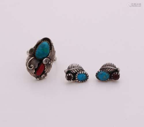 Zilveren ring en oorstekers, turkoois granaat