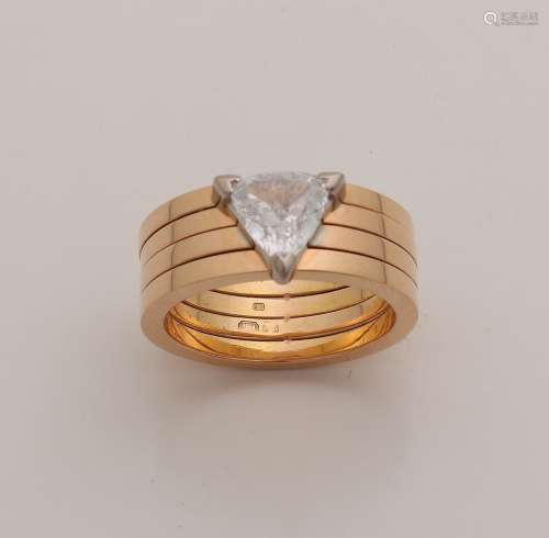 Rosé gouden ring met triangel diamant