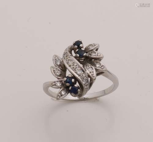 Witgouden ring met diamant en saffier