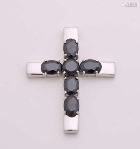 Zilveren kruis met zwarte zirconia