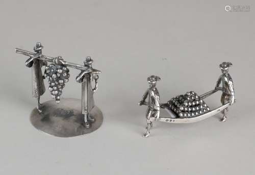 2 Zilveren miniaturen, kaasdragers en trosdragers