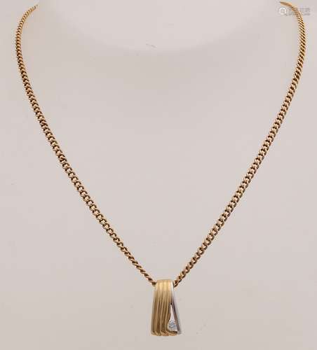 Gouden collier met hanger met diamant