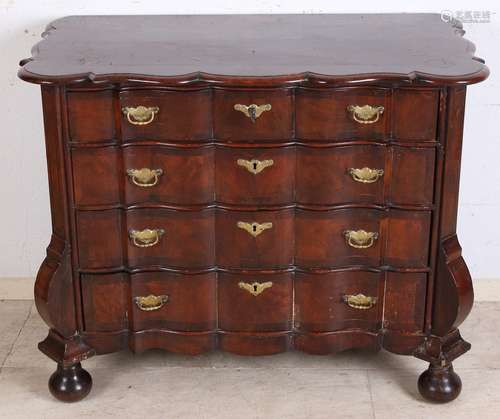 Orgelgebogen commode, 18e eeuw