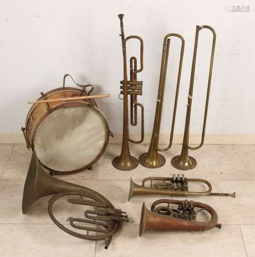 Lot antieke muziekinstrumenten (7x)