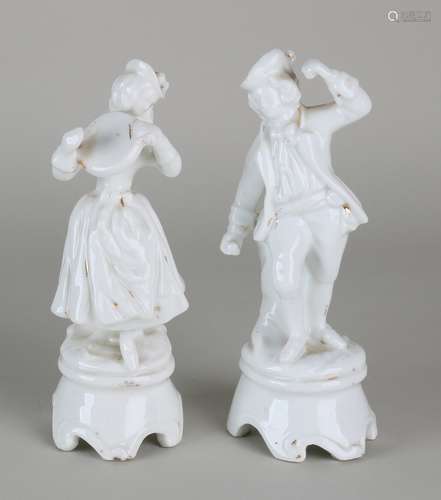 2x wit porseleinen figuren, 18e- 19e eeuw