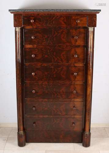 Wortelnoten chiffoniere