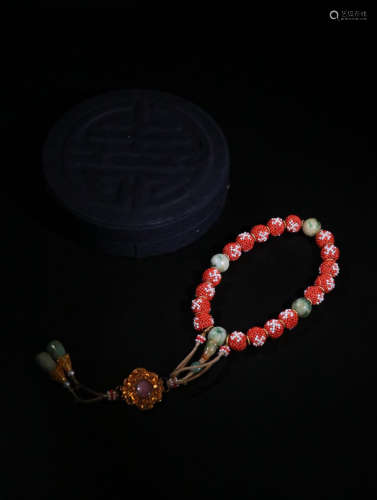 A CORAL BRACELET OF 18 BEADS