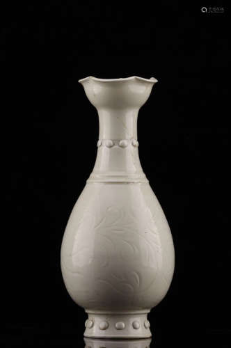 A DING YAO LOTUS-MOUTH VASE