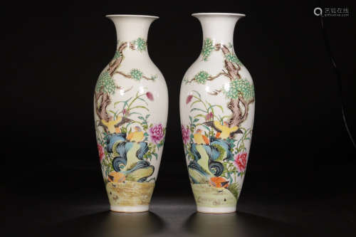 A QIANLONG MARK ENAMELED VASE WITH PATTERN