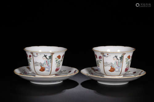 A PAIR OF XIANFENG MARK FAMILLE ROSE CUPS WITH CHARACTER STORY PATTERN