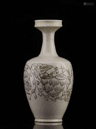 A DING YAO & WHITE GLAZE VASE WITH PAINTING DESIGN