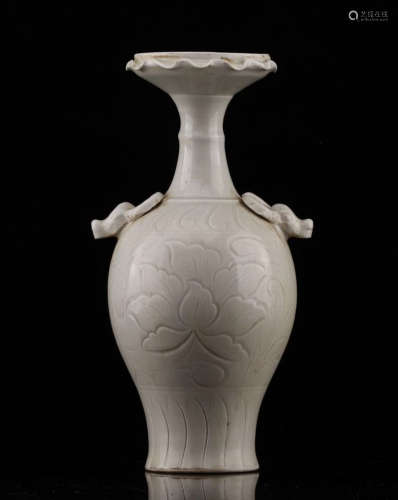 A DING YAO COW PATTERN VASE