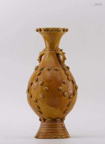 A DING YAO &YELLOW GLAZE VASE WITH DRAGON CARVED