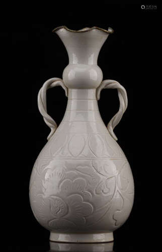 A DING YAO GOLD-PRINTED DESIGN VASE