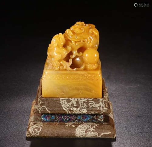 A SHOUSHAN STONE  LION CARVED SQUARE SEAL