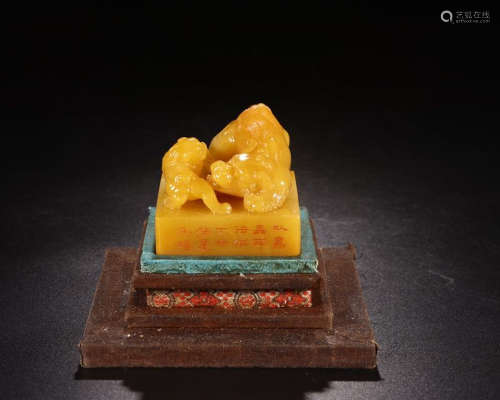 A SHOUSHAN TIANHUANG STONE LION CARVED SQUARE SEAL