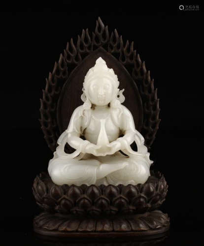 A HETIAN WHITE JADE SITTING GUANYIN BUDDHA