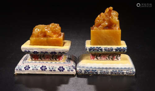 A PAIR  OF TIANHUANG STONE SEAL IN AUSPICIOUS BEAST DESIGN