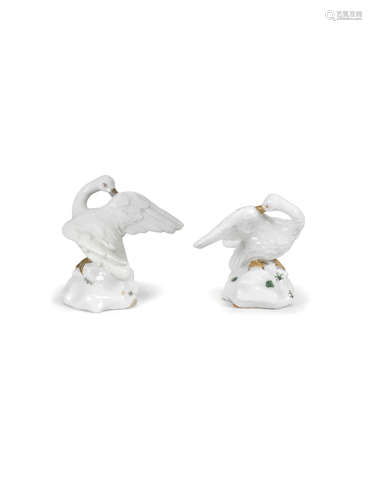 A pair of rare Capodimonte swans, circa 1748-55