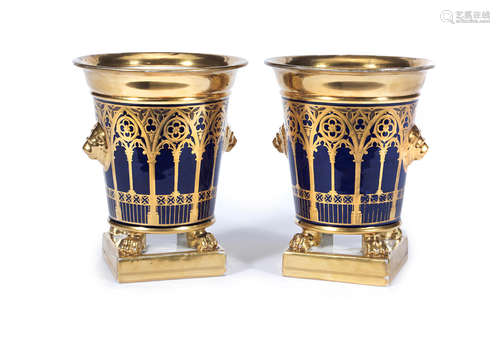 Circa 1830 A pair of Paris porcelain bough pots by Darte Frères