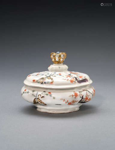 A Meissen sugar bowl and cover from the 'Gelber Löwe' service for the Royal Court Pantry, Warsaw, circa 1738