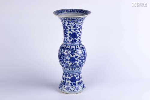 A Chinese Blue and White Porcelain Vase