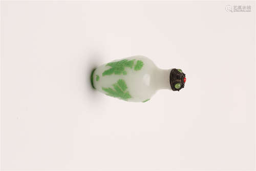 A Chinese Peking Glass Snuff Bottle