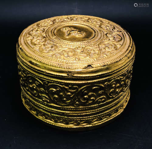 A Chinese Gilt Lacquer Round Box with Cover
