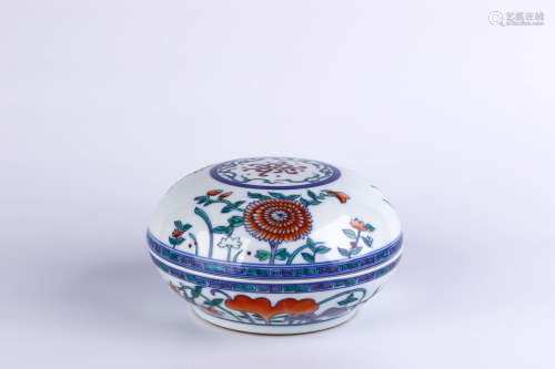 A Chinese Dou-Cai Porcelain Ink Pad