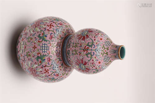 A Chinese Famille-Rose Porcelain Double Gourd Vase