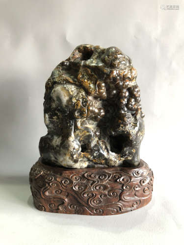 A Chinese Carved Agate Decoration