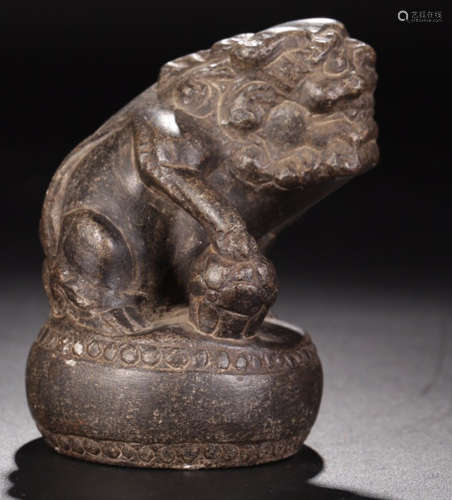 A STONE LION WEIGHT