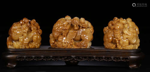 SHOUSHAN STONE UNICOM LUOHAN XIANBAO ORNAMENTS THREE PIECES