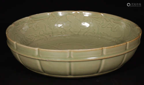 A JIAQING MARK FAMILLE ROSE BOWL WITH EIGHT IMMORTALS CROSSING THE SEA PATTERN