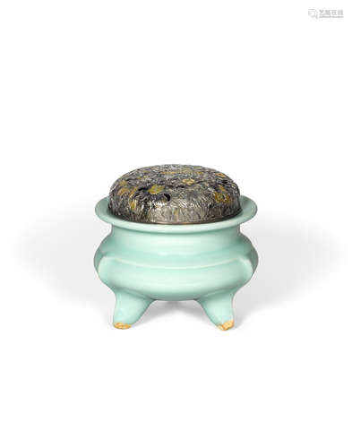 A celadon-glazed studio ceramic tripod censer with reticulated metal lid, koro  Seifu Yohei studios