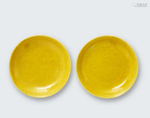 A pair yellow glazed plates  Kangxi marks, late Qing dynasty