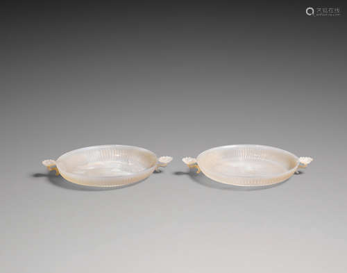 A pair of Mughal style chrysanthemum agate dishes  Late Qing/Republic period