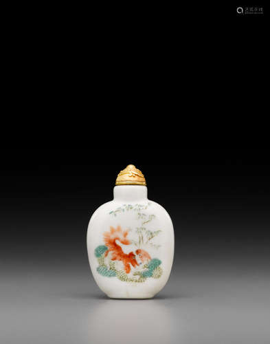 An enameled and iron-red decorated porcelain snuff bottle  Imperial, Shende Tang mark, Daoguang, 1821-1850