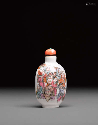 A famille rose enameled porcelain snuff bottle   Early 19th century