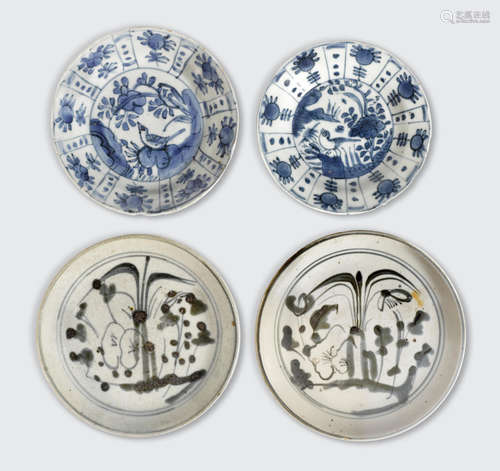 An assembled group of four blue and white dishes   17th century and later