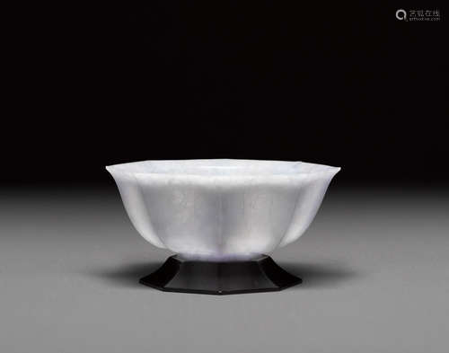 An octagonal jade bowl