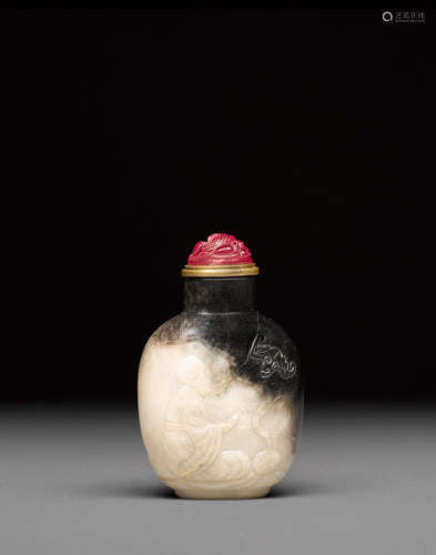 A Black and white jade snuff bottle