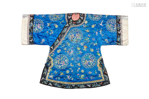 An embroidered silk woman's jacket  Late Qing dyansty