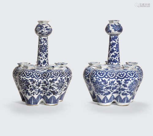 A pair of blue and white tulip vases  Qing dynasty