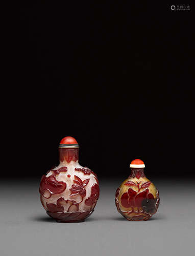 Two red overlaid glass snuff bottles  Late 18th/19th century