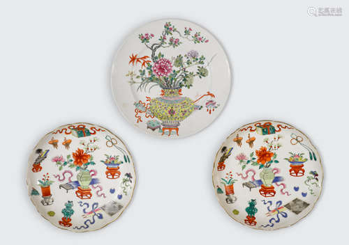 A group of three polychrome enameled dishes   Late Qing dynasty